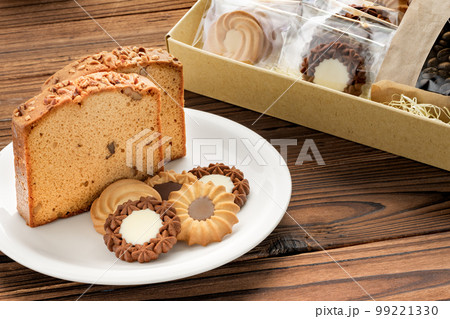 パウンドケーキとクッキーのギフト 99221330