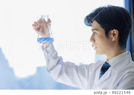 研究　実験　男性　白衣 99221546