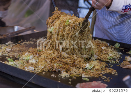 お祭り 出店 お好み焼き 焼きそば 卵焼き 屋台 縁日 お祭り 出店 お好み焼き 焼きそば 卵焼き 屋台 縁日 99221576