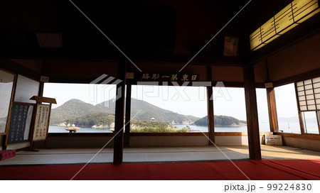 広島県福山市・鞆の浦にある「福禅寺対潮楼」で江戸時代、朝鮮通信使が「日東第一景勝」と称賛した景色 99224830