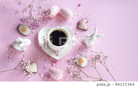 Fragrant coffee. coffee for easter on a pink background, bunnies and flowers. Easter eggs. coffee. copy space. 99225364