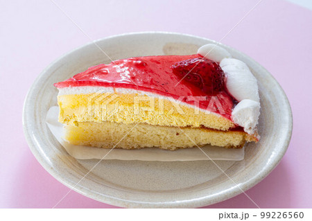 【デザート素材】いちごのタルトケーキ【食べ物素材】 99226560