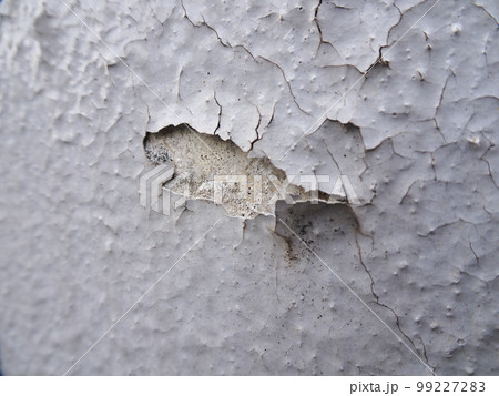 外壁のひび割れと塗膜の剥離 外壁のひび割れと塗膜の剥離 99227283