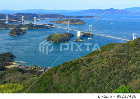 【愛媛県】快晴の来島海峡大橋の眺望（しまなみ海道） 99227426