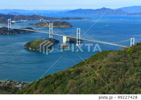 【愛媛県】快晴の来島海峡大橋の眺望（しまなみ海道） 99227428