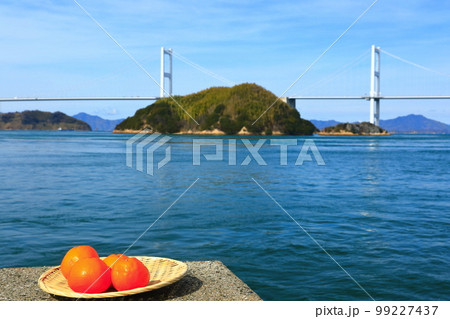 【愛媛県】ミカンと来島海峡大橋（しまなみ海道） 99227437