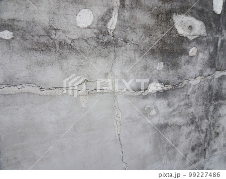 外壁のひび割れとモルタルの剥がれ 99227486