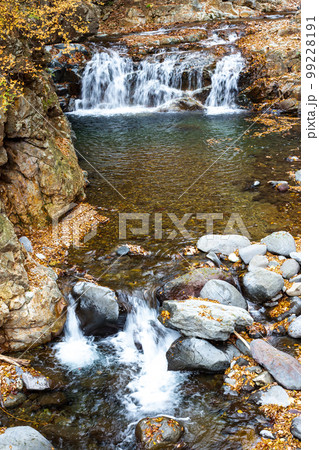 晩秋の奥日光 龍王峡の小さな滝 晩秋の奥日光 龍王峡の小さな滝 99228191