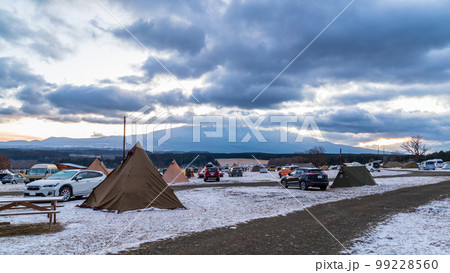 「静岡県」冬キャンプ　積雪 99228560