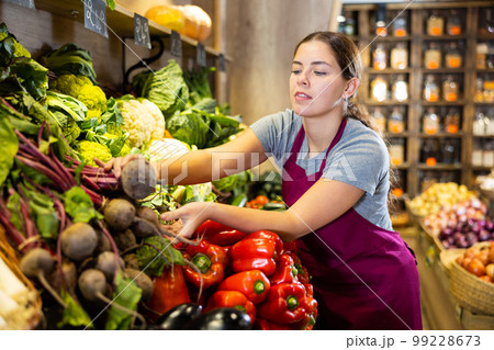 Young woman selling beets in shop 99228673
