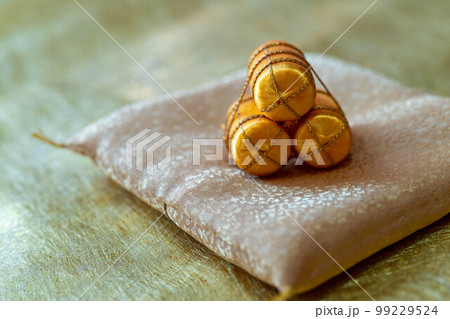 金俵の置物 99229524