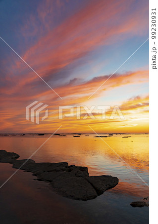 秋田のウユニ塩湖 鵜の崎海岸 秋田のウユニ塩湖 鵜の崎海岸 99230931