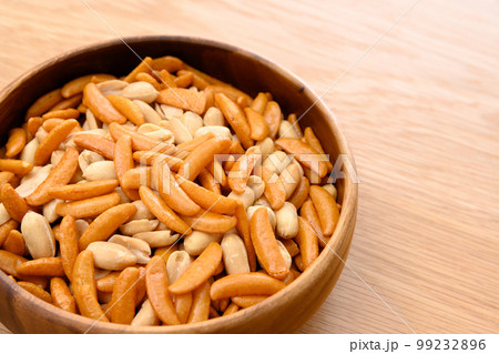 柿の種　柿ピー　昔ながらのお菓子　米菓 99232896