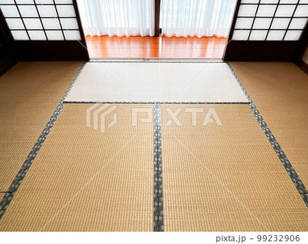 日本住宅の特徴的な畳の風景 日本住宅の特徴的な畳の風景 99232906