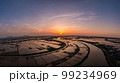田園地帯の夕暮れ 99234969