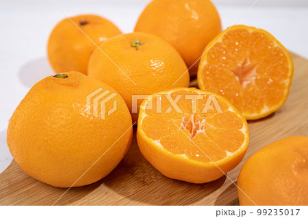 愛媛県産はるみ（「清見」と「ポンカン」との交配によって生まれた中晩柑橘）） 99235017