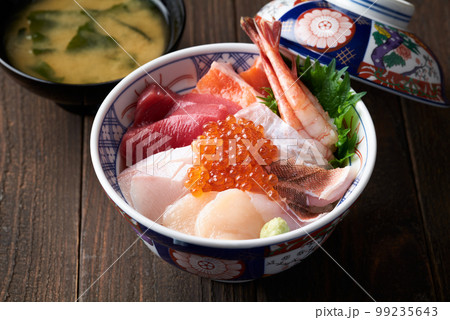 海鮮丼 99235643