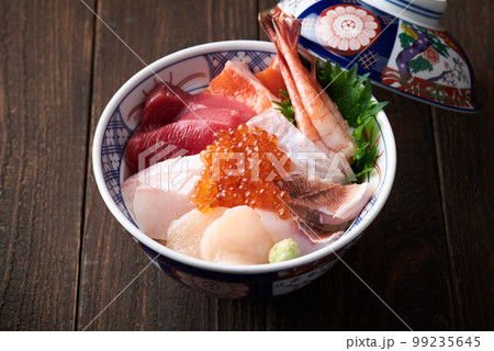 海鮮丼 99235645