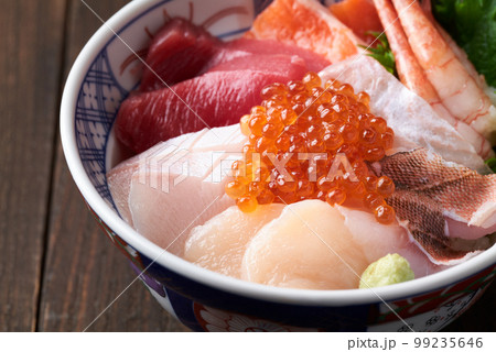海鮮丼 99235646