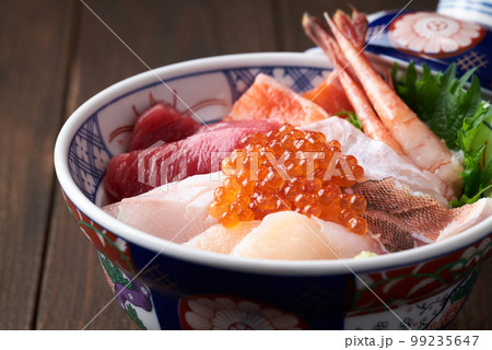 海鮮丼 99235647