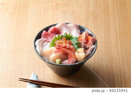 海鮮丼 99235942
