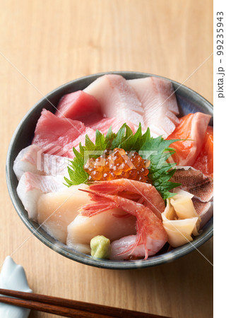 海鮮丼 99235943