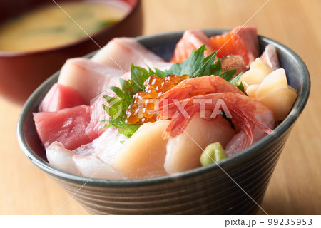 海鮮丼 99235953