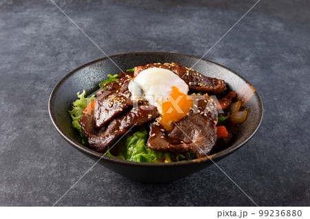 牛焼肉丼温玉のせ 牛焼肉丼温玉のせ 99236880