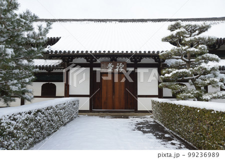 冬の東福寺 禅堂 京都市東山区 冬の東福寺 禅堂 京都市東山区 99236989