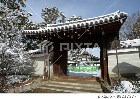 冬の東福寺 六波羅門 京都市東山区 冬の東福寺 六波羅門 京都市東山区 99237577