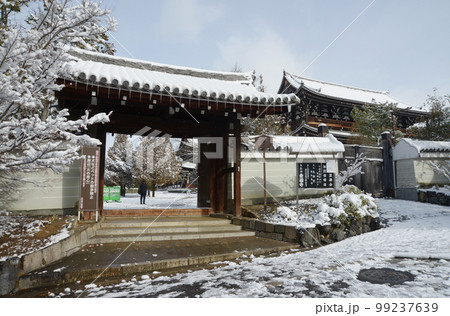 冬の東福寺 六波羅門 京都市東山区 冬の東福寺 六波羅門 京都市東山区 99237639