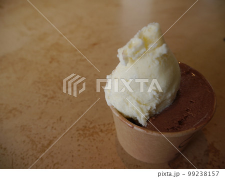 バニラとチョコのジェラート バニラとチョコのジェラート 99238157