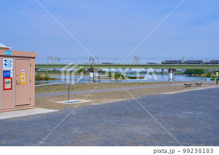 神奈川県川崎市多摩区の稲田多摩川公園から多摩川と小田急多摩川橋梁方面 神奈川県川崎市多摩区の稲田多摩川公園から多摩川と小田急多摩川橋梁方面 99238183
