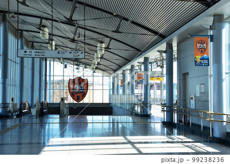 静岡市　清水駅東西自由通路みなと口（東口）方面 99238236