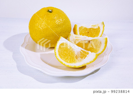 愛媛県産「はるか」(日向夏の実生(種から育つ事)から選抜育成された品種) 愛媛県産「はるか」(日向夏の実生(種から育つ事)から選抜育成された品種) 99238814