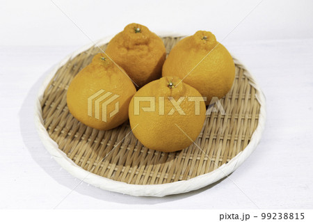 鹿児島県産「不知火(しらぬい / しらぬひ)」(清見オレンジと中野3号ポンカンの交配種) 鹿児島県産「不知火(しらぬい / しらぬひ)」(清見オレンジと中野3号ポンカンの交配種) 99238815