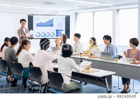 会議 エンジニア オフィスカジュアル ビジネス オフィス 会議 エンジニア オフィスカジュアル ビジネス オフィス 99240845