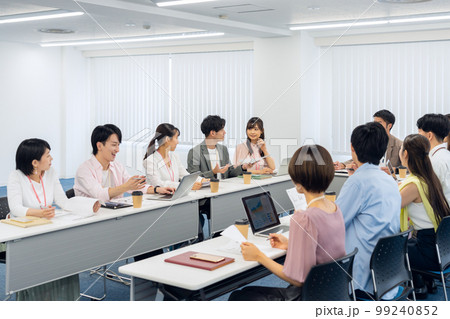 会議 エンジニア オフィスカジュアル ビジネス オフィス 会議 エンジニア オフィスカジュアル ビジネス オフィス 99240852
