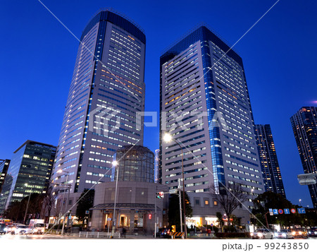 豊洲駅前交差点と豊洲センタービル　東京都 99243850