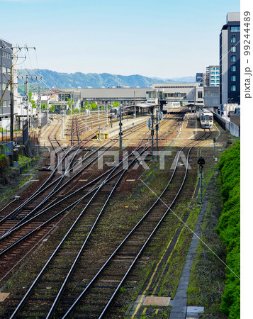 和風の駅舎が美しいJR高山駅(岐阜県高山市) 和風の駅舎が美しいJR高山駅(岐阜県高山市) 99244489