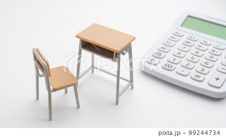 学校机と電卓　学費イメージ 99244734