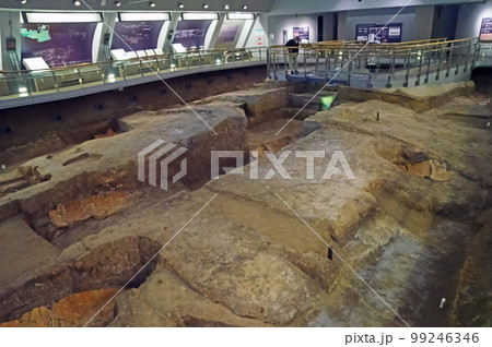 佐賀県の人気観光スポット吉野ヶ里遺跡北墳丘墓展示室 佐賀県の人気観光スポット吉野ヶ里遺跡北墳丘墓展示室 99246346