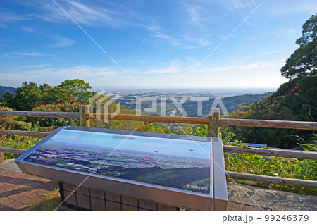 佐賀県の背振山の麓にある道の駅吉野ヶ里からの展望 佐賀県の背振山の麓にある道の駅吉野ヶ里からの展望 99246379