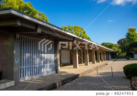 秋晴れの千鳥ケ淵戦没者墓苑 99247953