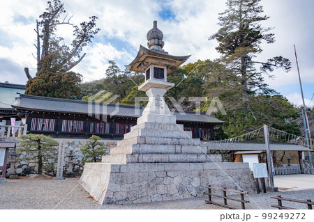 備前一宮　吉備津彦神社　大燈籠 99249272