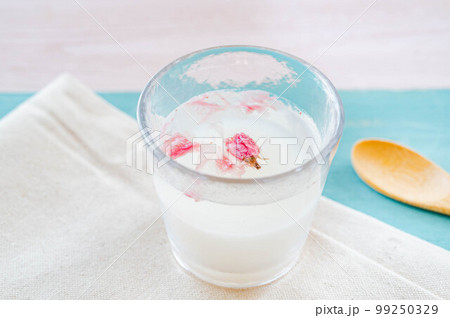 春のさわやかなサクラのゼリー 春のさわやかなサクラのゼリー 99250329