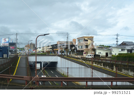 2022年夏の朝、雨降りの日豊本線延岡駅から宮崎駅までの風景 2022年夏の朝、雨降りの日豊本線延岡駅から宮崎駅までの風景 99251521