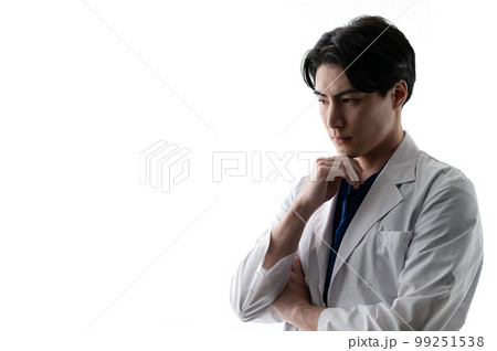 医療イメージ 白衣の男性 医療イメージ 白衣の男性 99251538