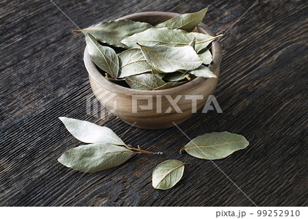 Bay leaf 99252910