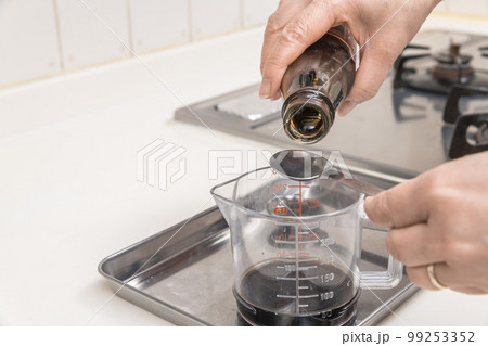 【レバニラ炒めの液体調味料を作る オイスターソース】 【レバニラ炒めの液体調味料を作る オイスターソース】 99253352